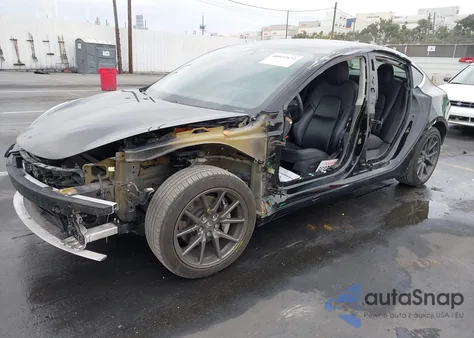 2018 Tesla Model 3 Long Range/Mid Range из США, поврежденный, VIN 5YJ3E1EA7JF040973